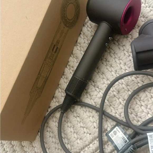 Dyson Supersonic Hair Dryer with Attachments - Picture 4 of 8